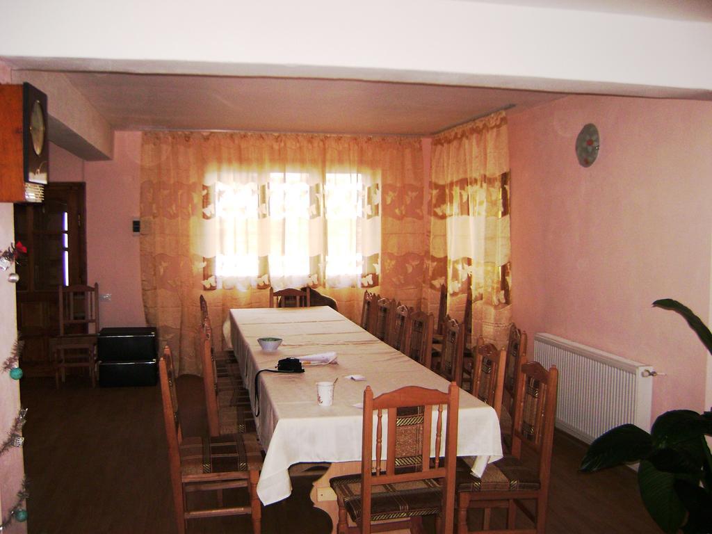 Casa Mora Hotel Sucevita Bagian luar foto