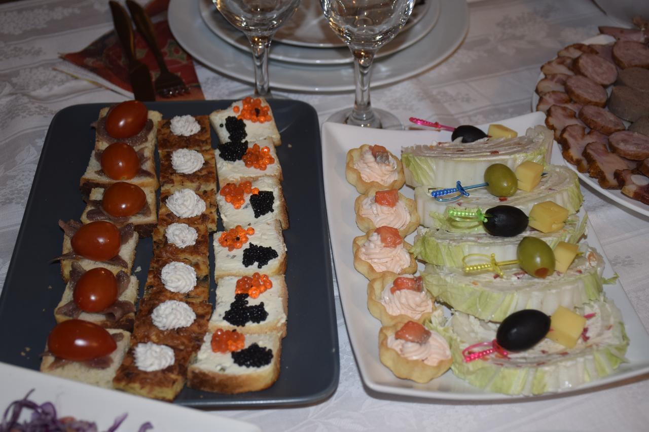 Casa Mora Hotel Sucevita Bagian luar foto
